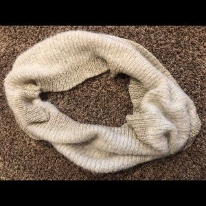 EUC BUCKLE INFINITY SCARF 🧣